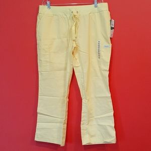 Peaches scrubs pants cargo Petite XL in daffodil
